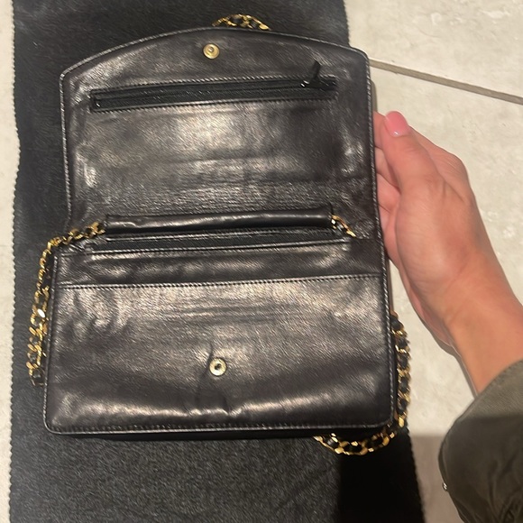 CHANEL - Picture 6 of 10